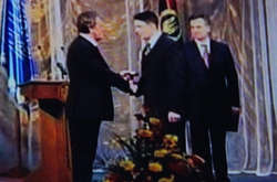 Нагородження Пасічника у 2006 році