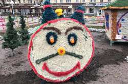 «Скажи наркотикам «да!»: Полтава шокировала новогодними украшениями