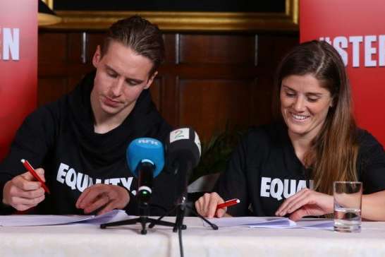 У Норвегії гравці чоловічої та жіночої збірної підписали угоду про рівність зарплат