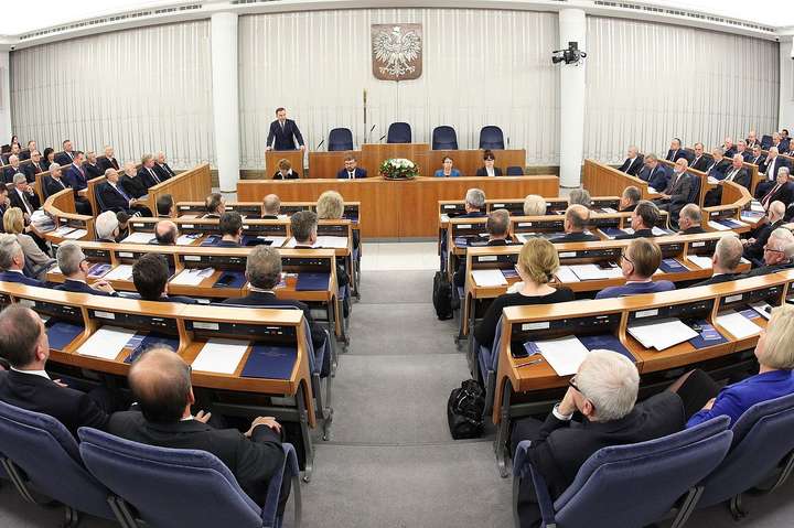 Сенат Польщі підтримав скандальну судочинну реформу, розкритиковану ЄС