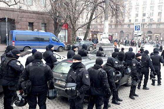 Тисяча правоохоронців охороняють акцію у центрі Києва