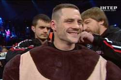 Берінчик вийшов на ринг в костюмі олімпійського ведмедика (відео)