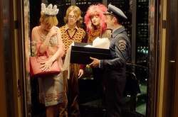 Звезда сериала «Очень странные дела» Наталия Дайер и Элайджа Вуд снялись в фильме Prada