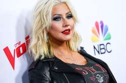  Кристина Агилера появилась на вечеринке в ковбойском костюме без белья