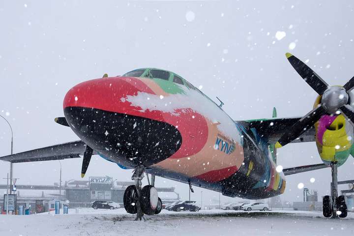 Через снігопад аеропорт «Київ» переніс частину рейсів у «Бориспіль»