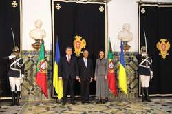 Порошенко с женой посетили дворец президента Португалии (фото)