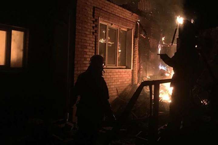 Террористы обстреляли из «Градов» Новолуганское: есть жертвы, начался пожар 