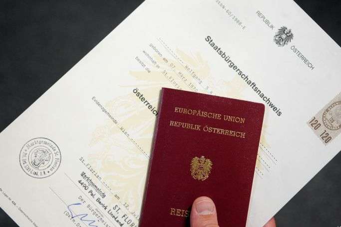 Австрія хоче видавати паспорти німецькомовним італійцям, через що обурився Рим 