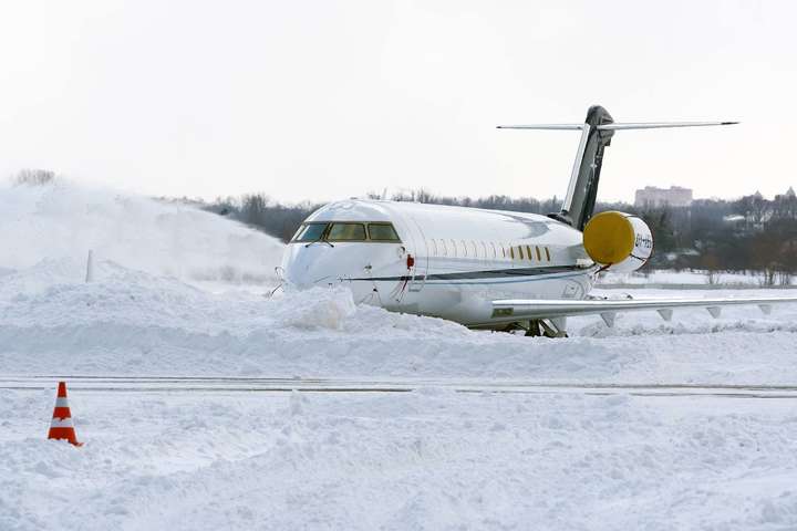 Негода в Україні: аеропорт «Київ» скасував 16 рейсів