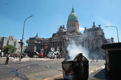  В ході протестів в Аргентині правоохоронці затримали 48 учасників протесту. 