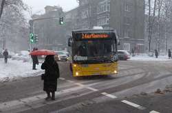Громадський транспорт столиці під час снігопаду
