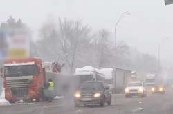 130 ДТП сталося на Київщині через потужний снігопад