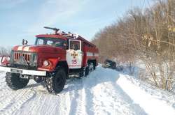 Куди звертатися водіям, які потрапили у снігову пастку? Список телефонів екстрених служб