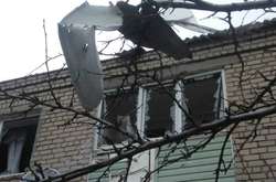 Наслідки обстрілу Новолуганського: потрощені будинки, травмовані люди