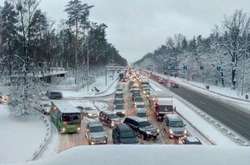 До кінця дня рух на дорогах Київської області мають відновити