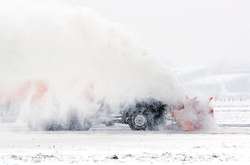 Аеропорт «Київ» задіяв десятки машин для розчищення снігу