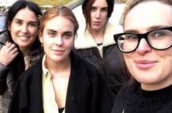 Дочери Брюса Уиллиса и Деми Мур снялись обнаженными в ванной