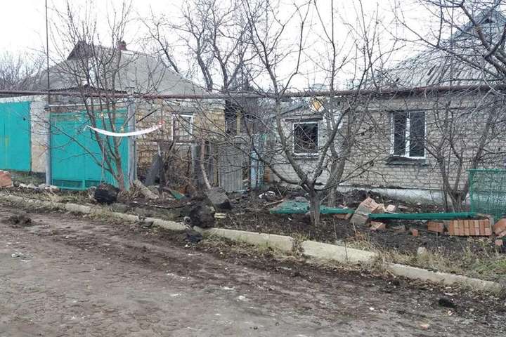 Обстріл Новолуганського: пошкоджено понад 100 будинків