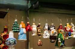 Как на фабрике под Киевом делают елочные игрушки (фото)