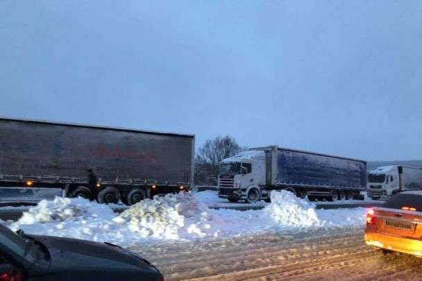 Ситуація на дорогах України: де досі транспортний колапс