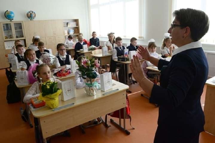 У Москві 59-річну вчительку звільнили через стриптиз у класі