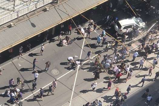В Австралії авто врізалось у натовп пішоходів, є постраждалі