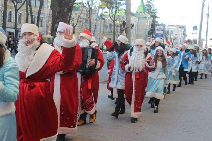 Вінницькі Діди Морози і Снігуроньки пройдуть у передноворічному параді