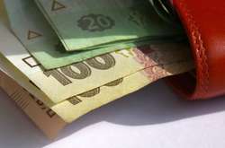 Стало известно, на сколько выросли зарплаты украинцев за год