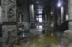 Древние находки в Киеве под угрозой: раскопки затопило водой (фото)