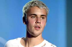 Елка на колесах: Джастин Бибер нарядил к Рождеству свой мерседес