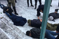 Поліція затримала на Вінниччині 20 озброєних рейдерів