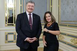 Порошенко подякував Канаді за рішення постачати зброю Україні