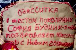 В Одесі на «солодкій виставці» збирають кошти на лікування дитини. Фоторепортаж