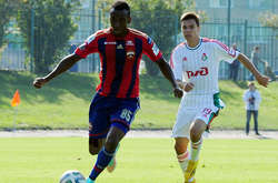 «Зоря» продовжила контракт з Луньовим і посилилась камерунським півзахисником