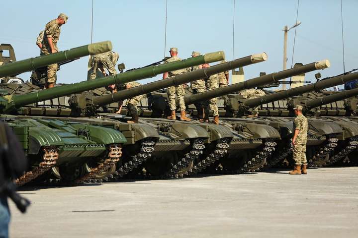 Україна на 34% збільшить витрати на закупівлю озброєння і військової техніки