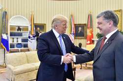 Порошенко привітав рішення США про надання Україні оборонної зброї