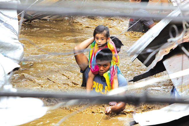 Внаслідок шторму на Філіппінах загинули близько 200 осіб