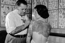 В сети показали старинные портреты татуированных женщин