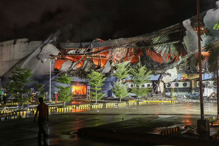 25 людей загинули при пожежі в торговому центрі на Філіппінах