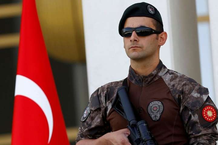 У Туреччині продовжуються кадрові чистки через спробу перевороту