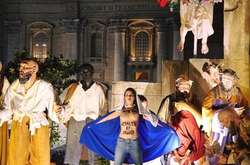 Активістка Femen оголилася у Ватикані перед різдвяною службою (фото)