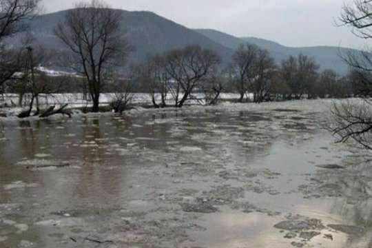 Рятувальники попереджають про підйом води в річках України