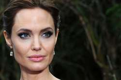  Анджелина Джоли увезла детей подальше от Брэда Питта 