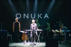 Onuka исполнила кавер на песню «Щедрик» в аэропорту