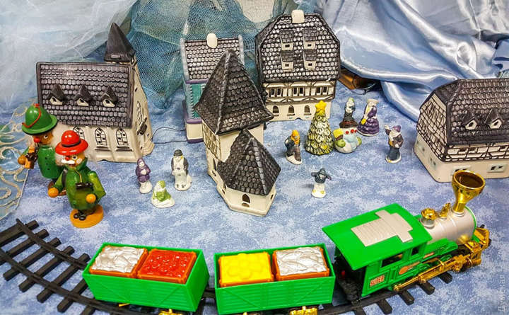 «Різдвяні дива»: в Одесі влаштували виставку іграшок минулого століття