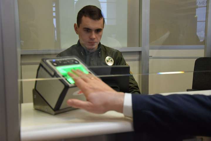Біометричний контроль на кордоні - На кордоні України з Росією запрацював біометричний контроль