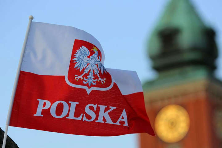 Українцям доведеться платити 30 злотих за дозвіл на роботу в Польщі