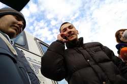 Звільнені з полону українці повертаються додому