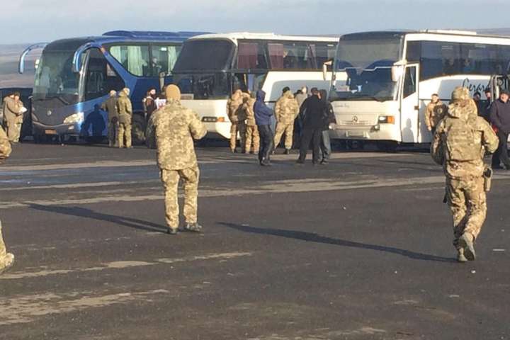 Всех 74 освобожденных уже вывезли на украинскую территорию
