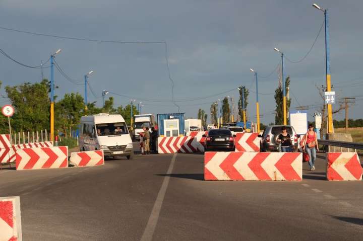 Окупанти перестали пускати в Крим українських таксистів